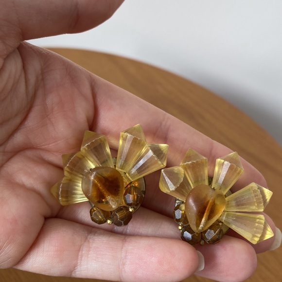 Vintage Beaded Yellow and Brown Clip On Earrings - Picture 4 of 7